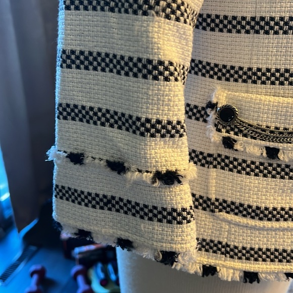 Chic Black and White Striped Women's Jacket - Picture 5 of 8